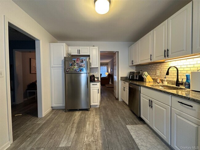 Building Photo - 119 Willow Ct