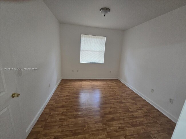 Building Photo - 1663 SE 27th Dr
