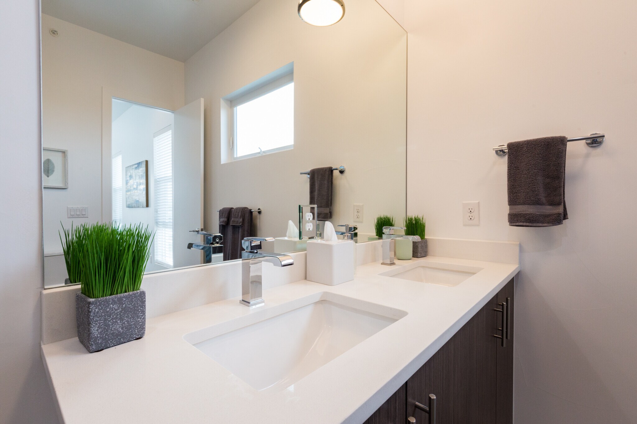 Building Photo - 3081 W 16th Ave