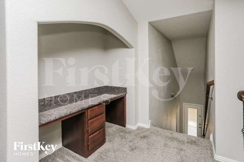 Building Photo - 528 Sagebrush Ln
