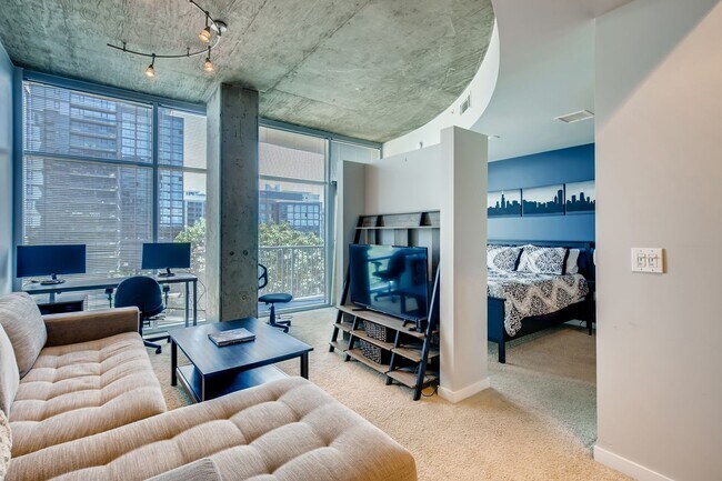 Building Photo - INCREDIBLE Riverfront Park Condo- 1 MONTH ...