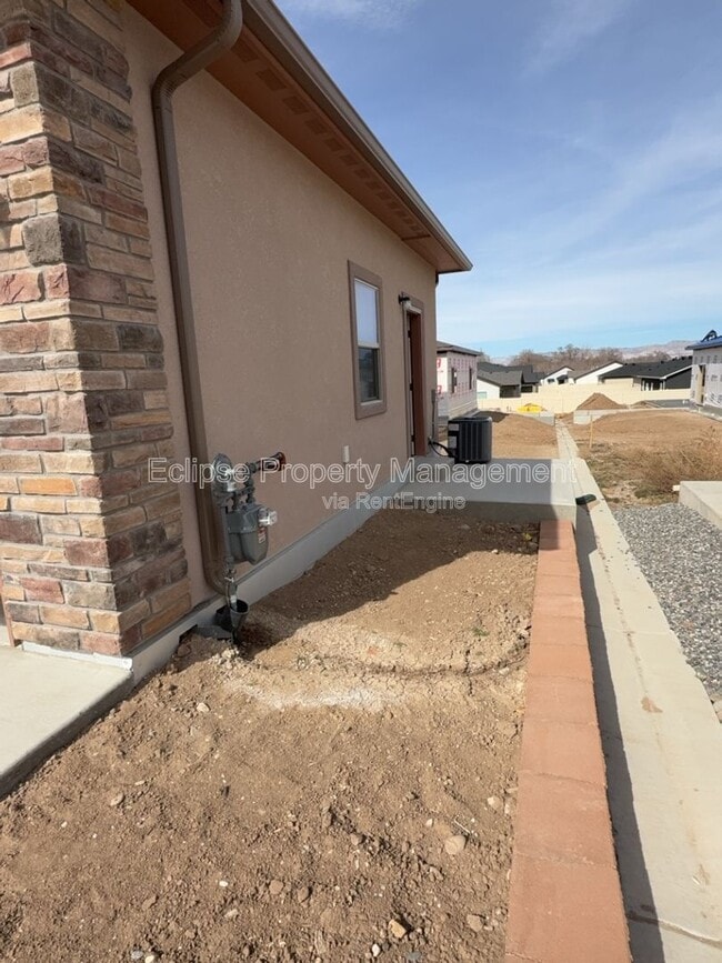 Building Photo - 2638-B 1/2 B 1/2 Rd