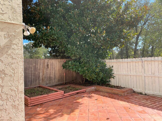 Building Photo - 12315 Glenview Dr