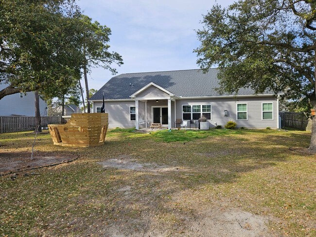 Building Photo - Beautiful unfurnished 5 Bedroom 3 Bath home in The Preserve at Tidewater Sneads Ferry