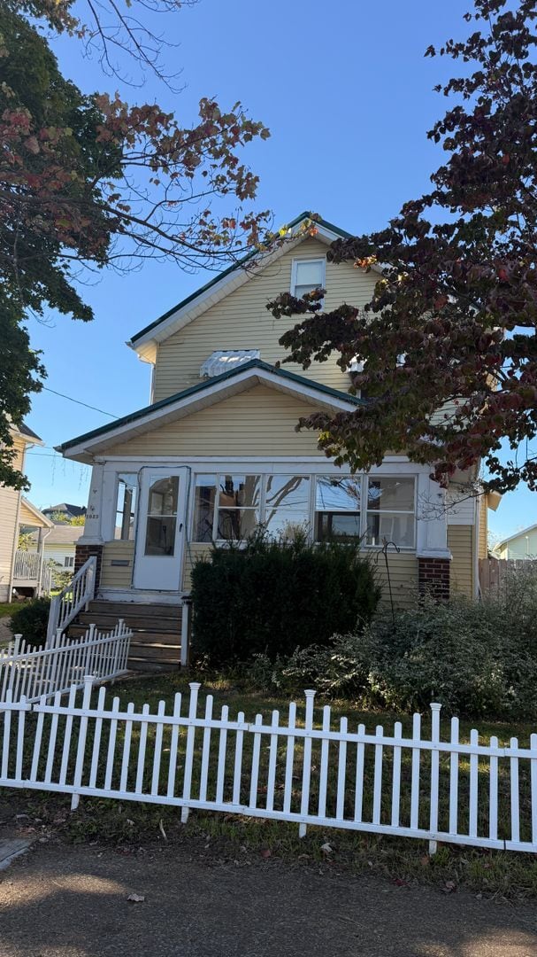 Building Photo - Large 4 bedroom single family home ready now!