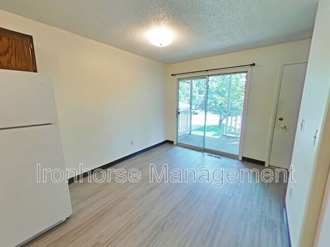 Building Photo - 411 N 16th Ave