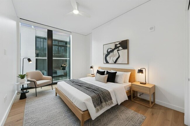 Building Photo - 610 Davis St