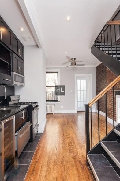 Building Photo - Mott Street