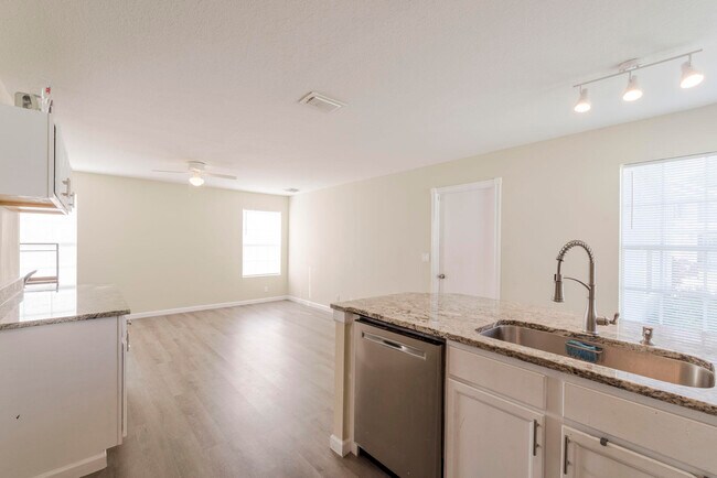 Building Photo - 1306 Wild Daisy Ln