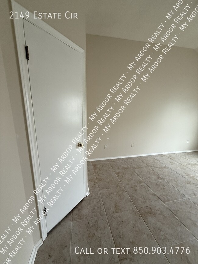 Building Photo - 2149 Estate Cir
