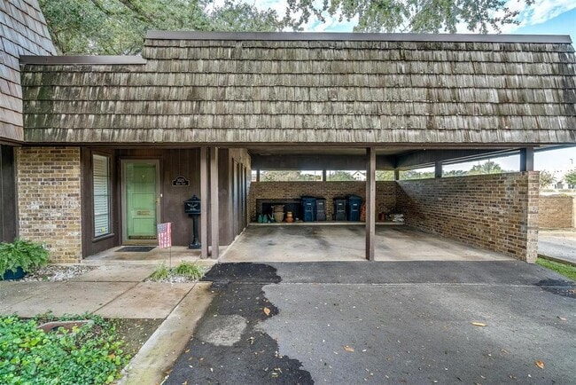 Building Photo - 3025 Hulen Ct