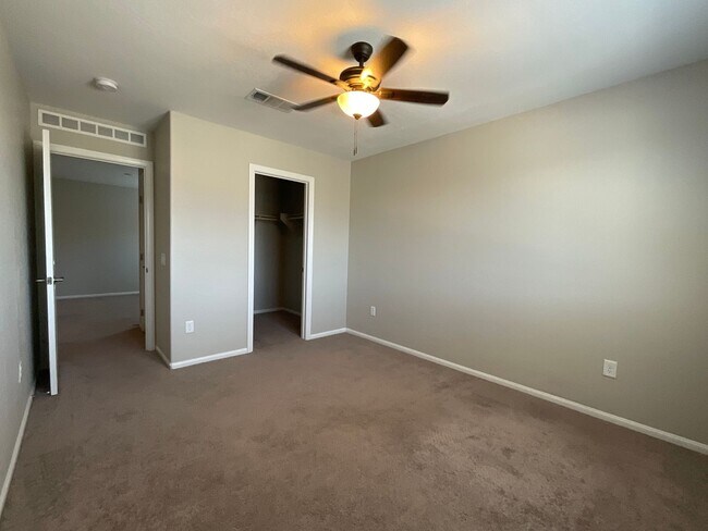Building Photo - Home 3brs, 3bth, den, 2cg, private back yard.