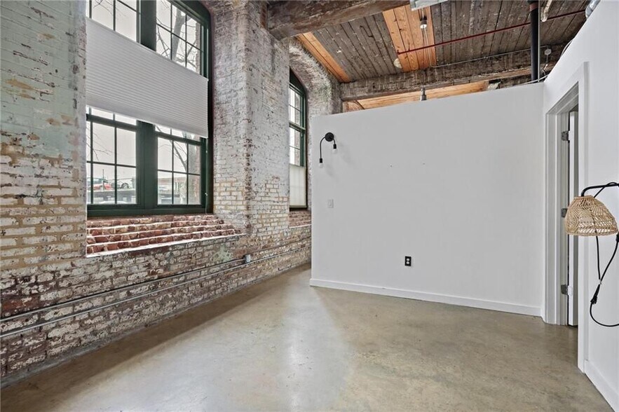 Building Photo - 170 Boulevard NE