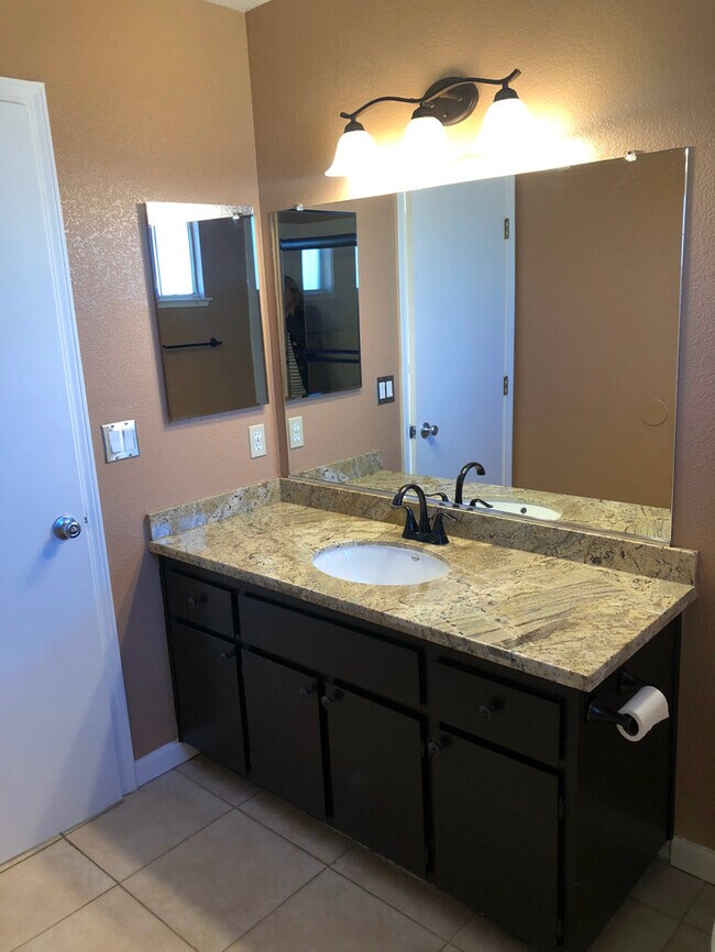 Building Photo - Cozy & Well-Maintained Home in a Peaceful ...