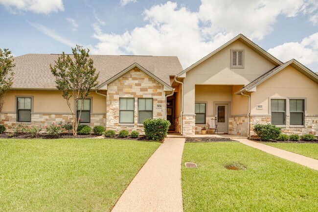 Primary Photo - IMMEDIATE MOVE IN Spacious 3 Bedroom 2.5 B...