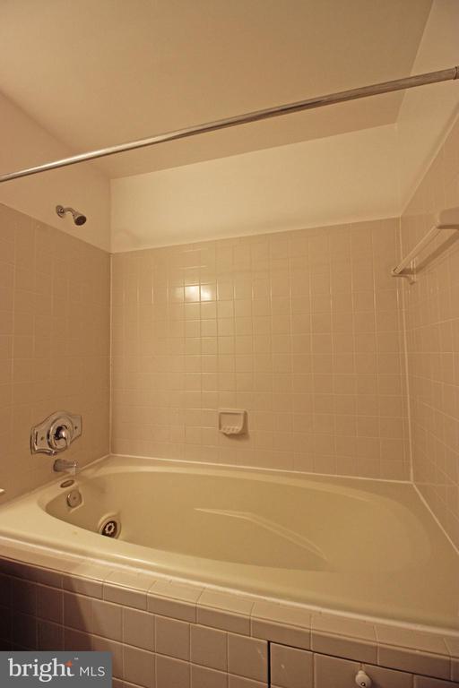 Building Photo - 102 Chesterfield Ln
