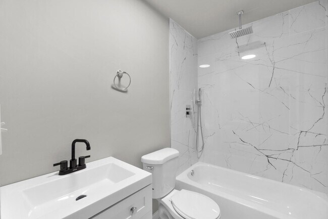 Building Photo - 2505 E Fayette St
