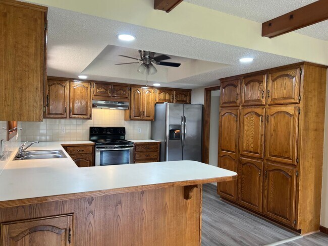 Building Photo - 3 Bed / 2 Bath in south Central Springfield