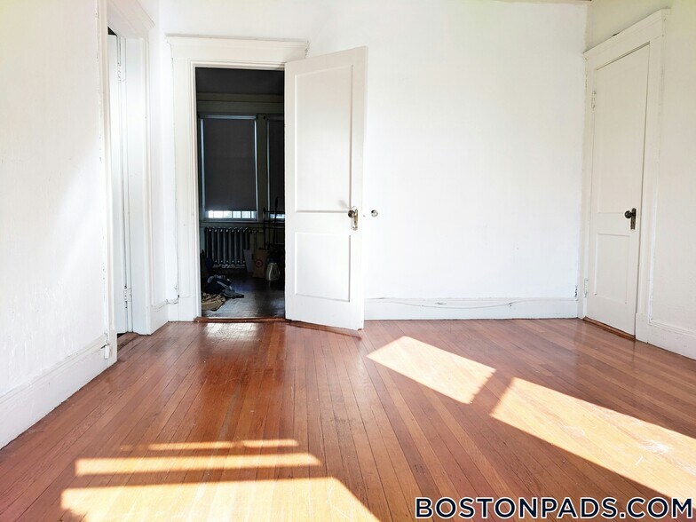 Building Photo - 1167 Boylston St