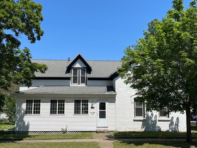 Building Photo - 4 Bed 2 Bath Single Family Home in Wausau