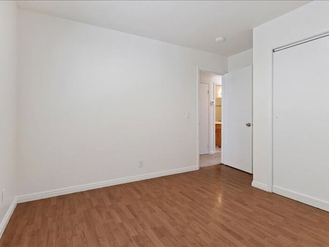Building Photo - West Valley Clean & Affordable 2 bed, 1 bath apt