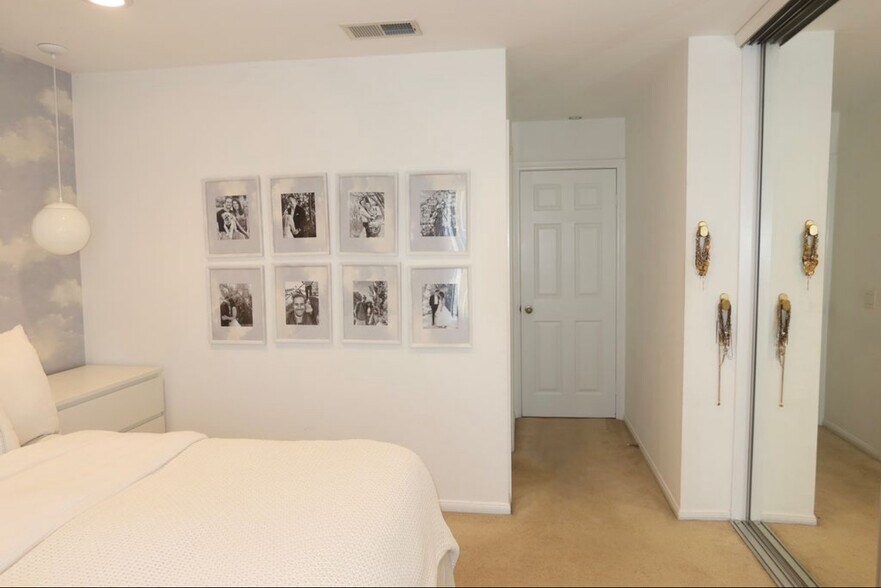 Building Photo - 919 Via Colinas