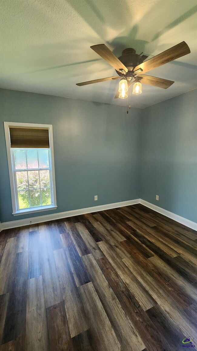 Building Photo - 502 Woods Edge Way