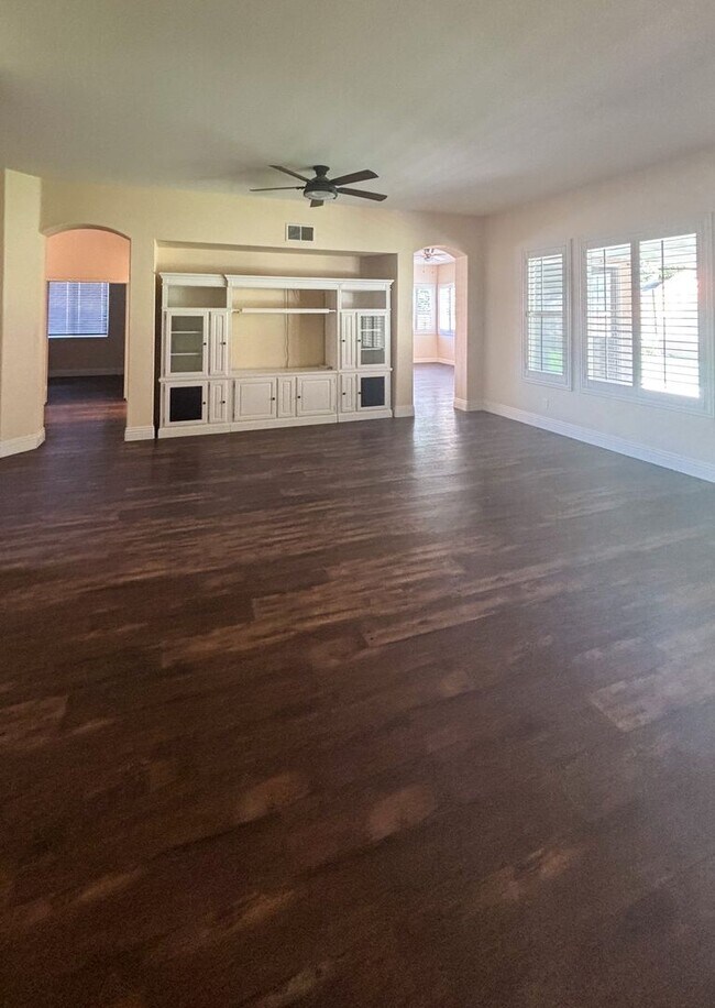Building Photo - Murrieta - 4 bed / 2.5 bath home