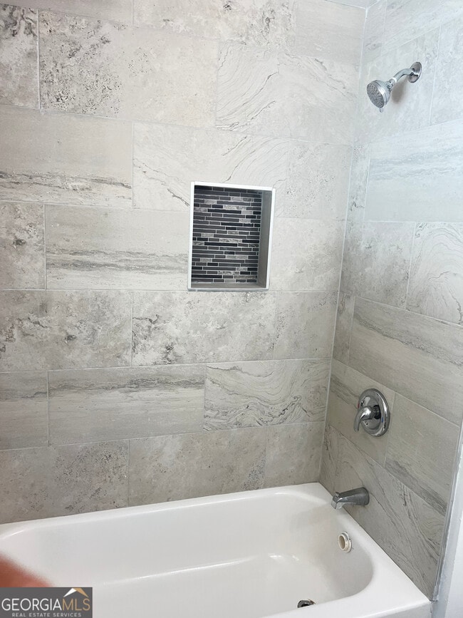 Building Photo - 1255 Pine Ave