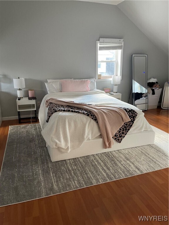 Building Photo - 4890 Lake Shore Rd