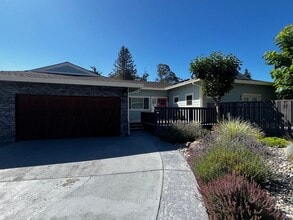 Building Photo - Remodeled Single Story 3 Bedroom/2 Bathroo...