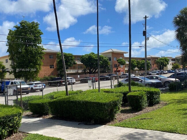 Building Photo - 1855 NE 121st St