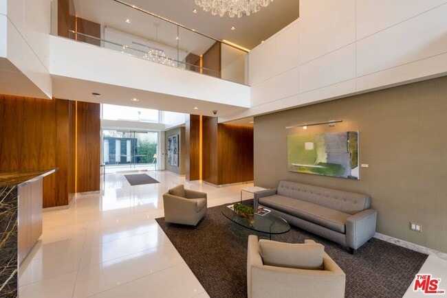 Building Photo - 838 N Doheny Dr