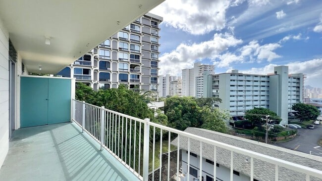 Building Photo - 2 BEDROOM UNIT WITH BALCONY AND BEAUTIFUL ...