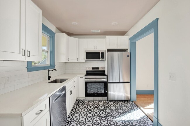 Building Photo - Eastside Beauty