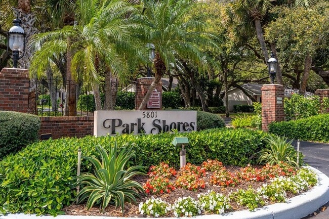 Building Photo - 2 Park Shores Cir