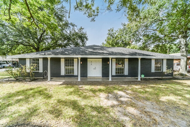 Primary Photo - 318 E Mitchell Rd