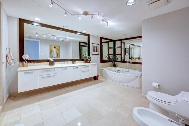 Building Photo - 3101 S Ocean Dr