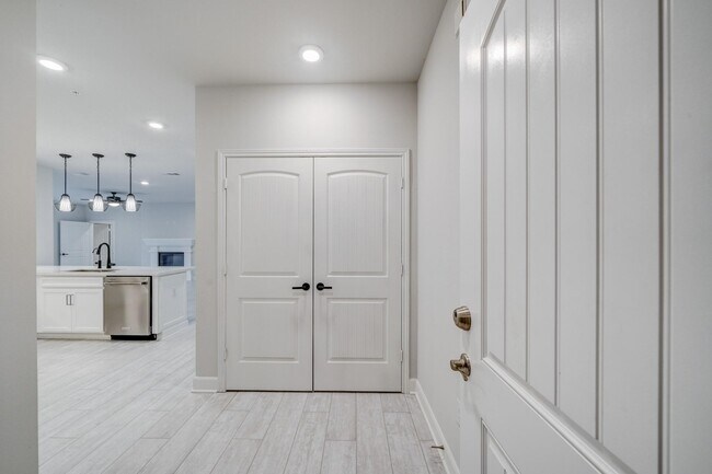 Building Photo - 6804 Westview Dr