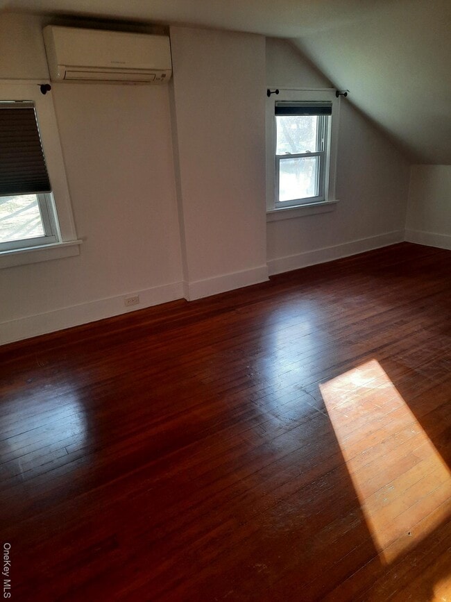 Building Photo - 23 Valley Ave