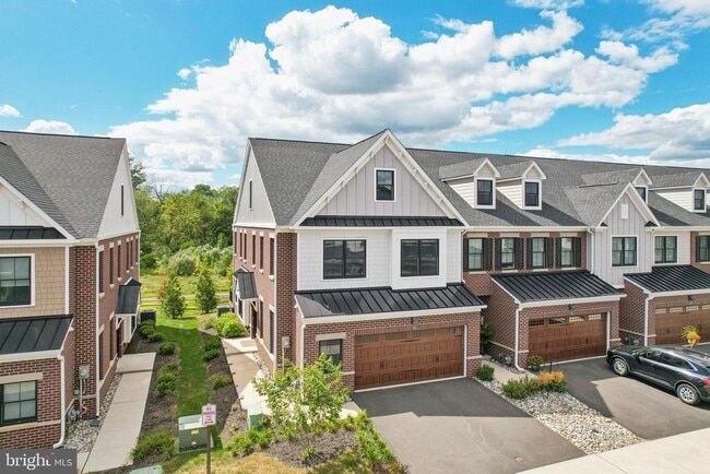 Building Photo - 45 Riverwalk