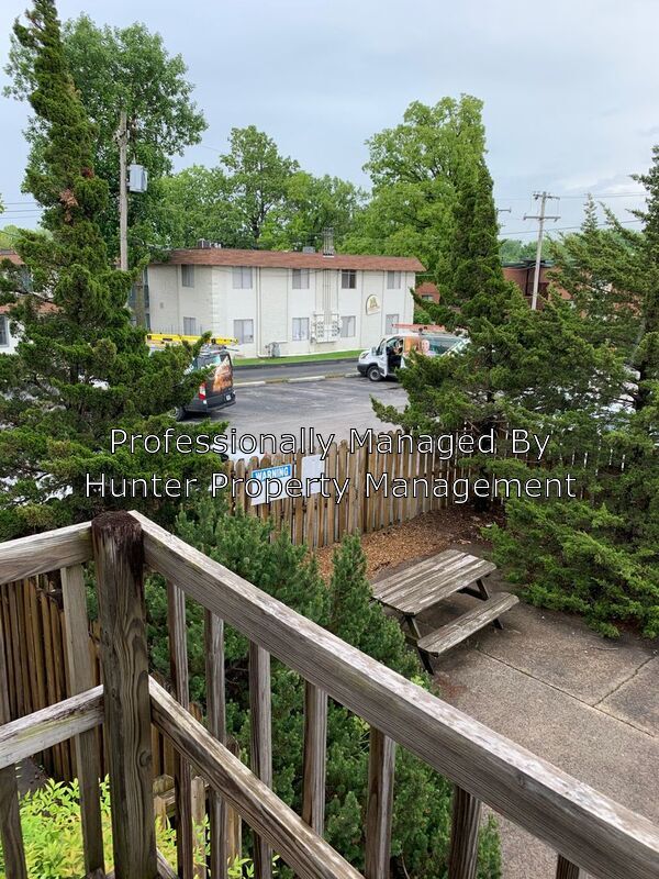 Building Photo - 933 S Wildan Ave