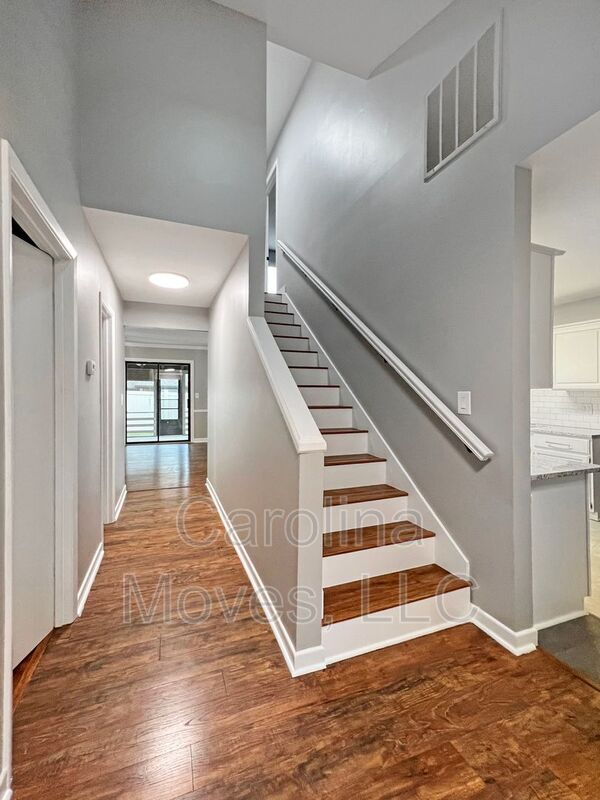 Building Photo - 419 Sparrow Hawk Ct