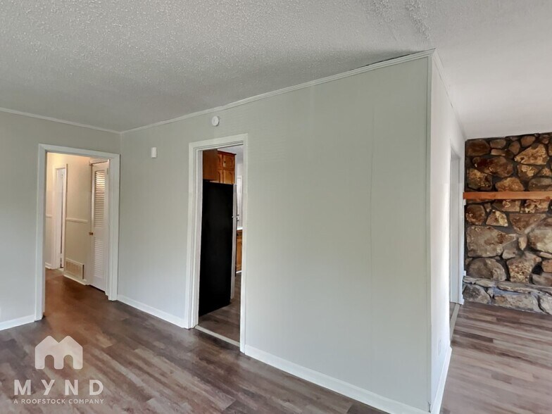Building Photo - 217 Marshall Dr