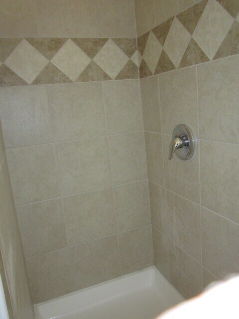 Building Photo - 448 Hawley Ave