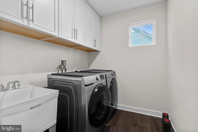 Building Photo - 12105 Empire Ln