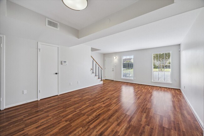 Building Photo - 10345 Longmont Dr