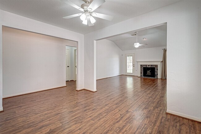 Building Photo - 22926 Rainbow Bend Ln