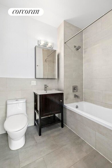 Building Photo - 186 Putnam Ave