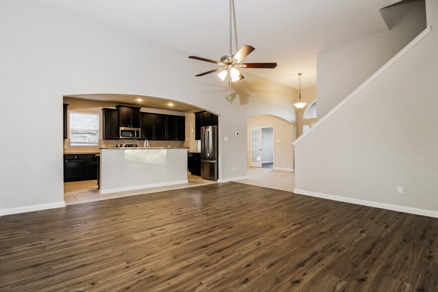 Building Photo - 821 Summer Oaks Dr